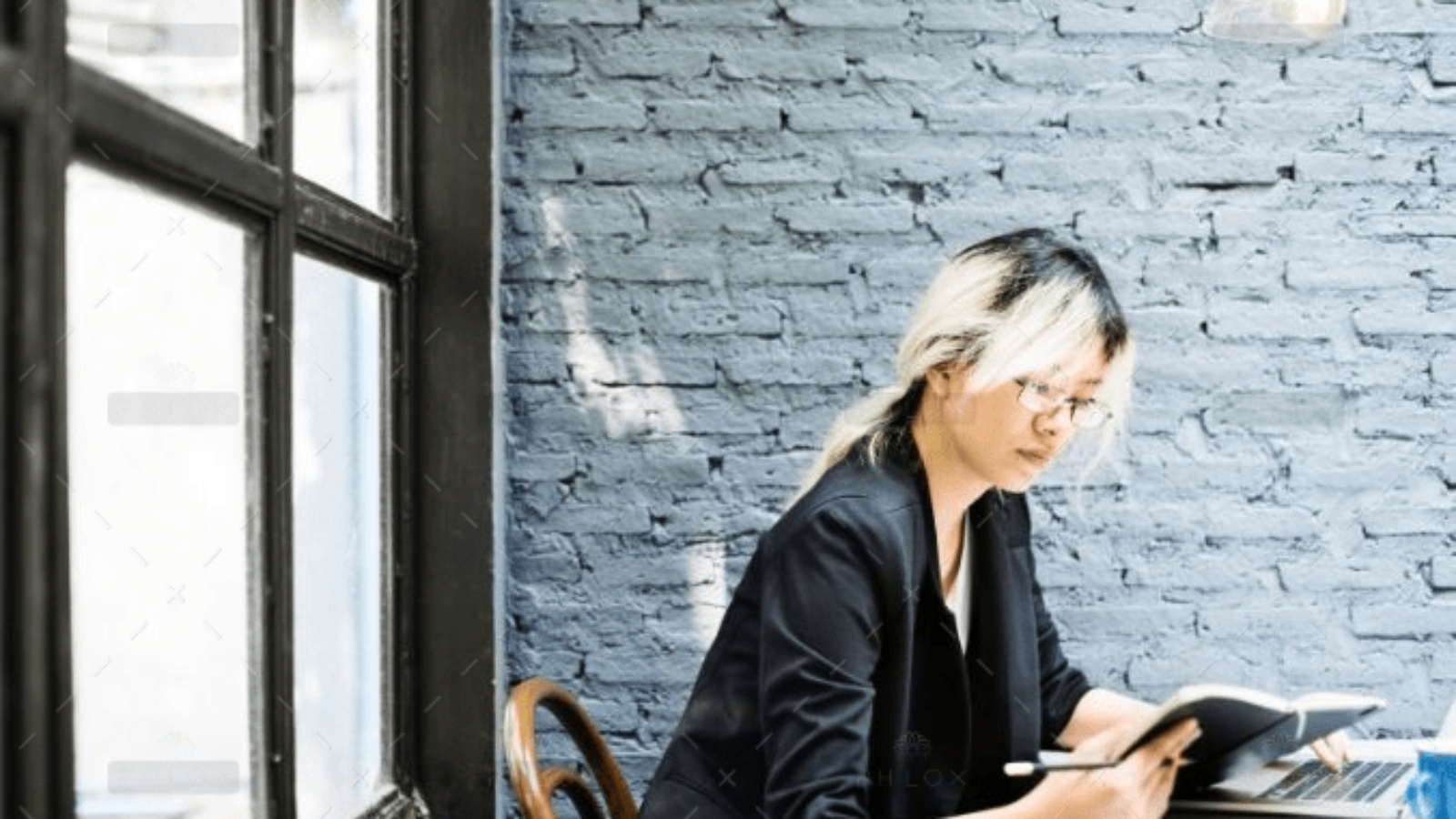 asian businesswoman laptop planning strategy PQFT2HE@2x
